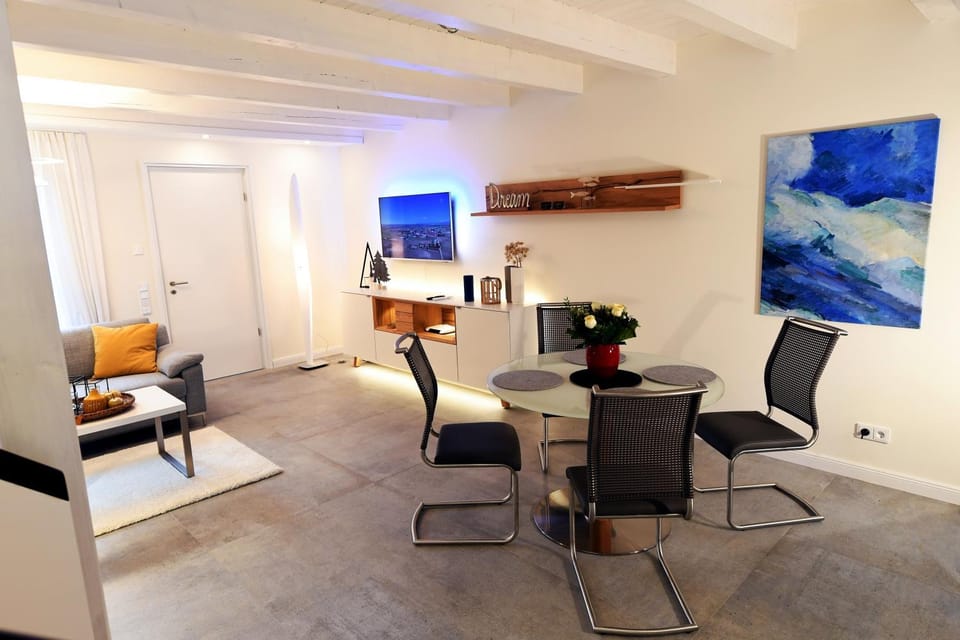 Seating area, Dining area