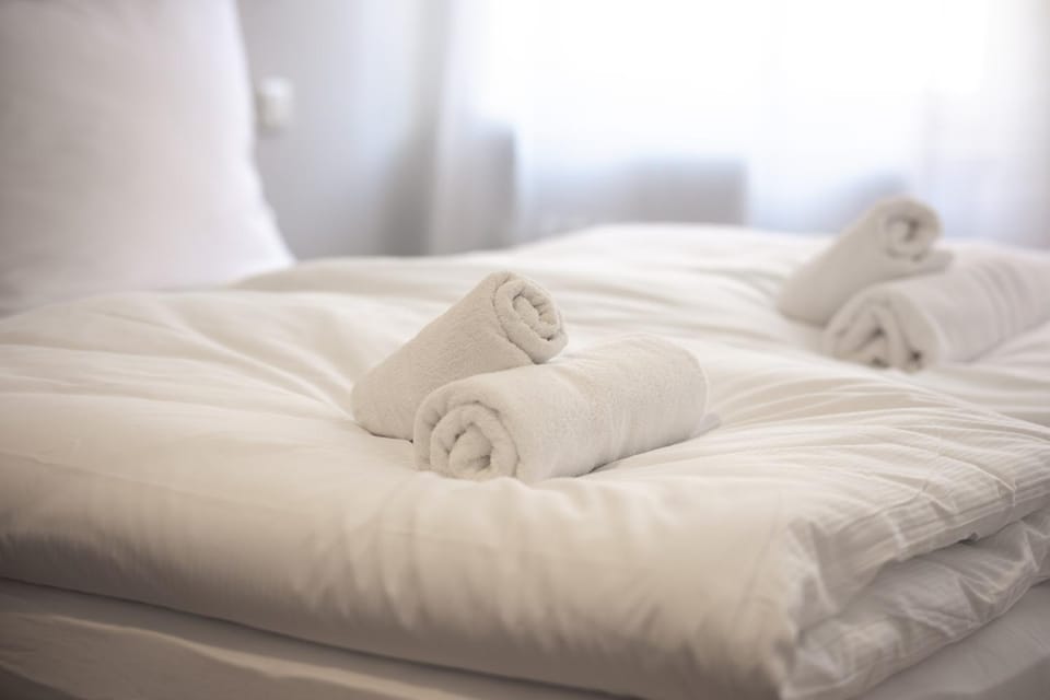 Bedroom, towels