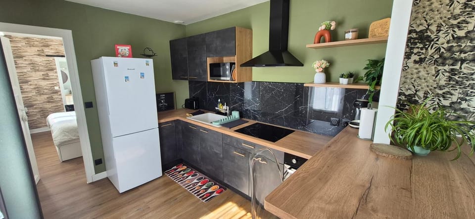 Kitchen or kitchenette, oven, stove