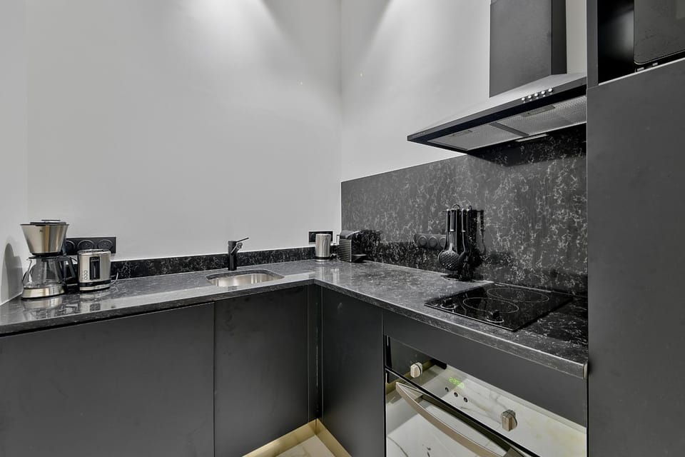 UrbanFlat 98 - Large Apartment in the center of Paris Apartment in Paris