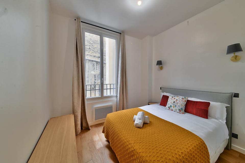 UrbanFlat 98 - Large Apartment in the center of Paris Apartment in Paris