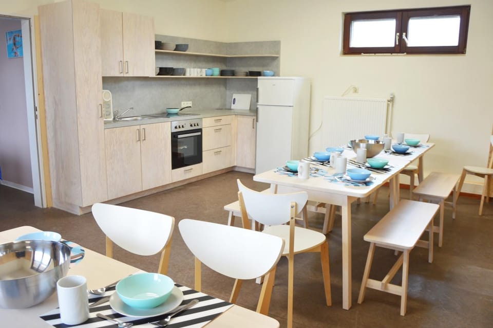 Kitchen or kitchenette, Dining area