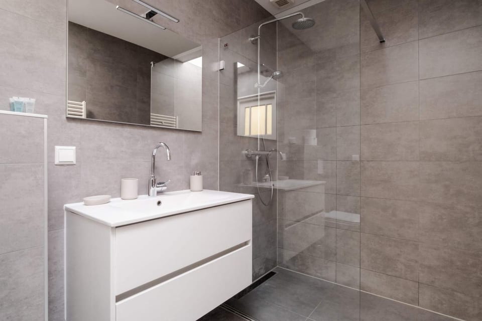 Modern 2BR Apartment near Rotterdam Central Station Apartment in Rotterdam