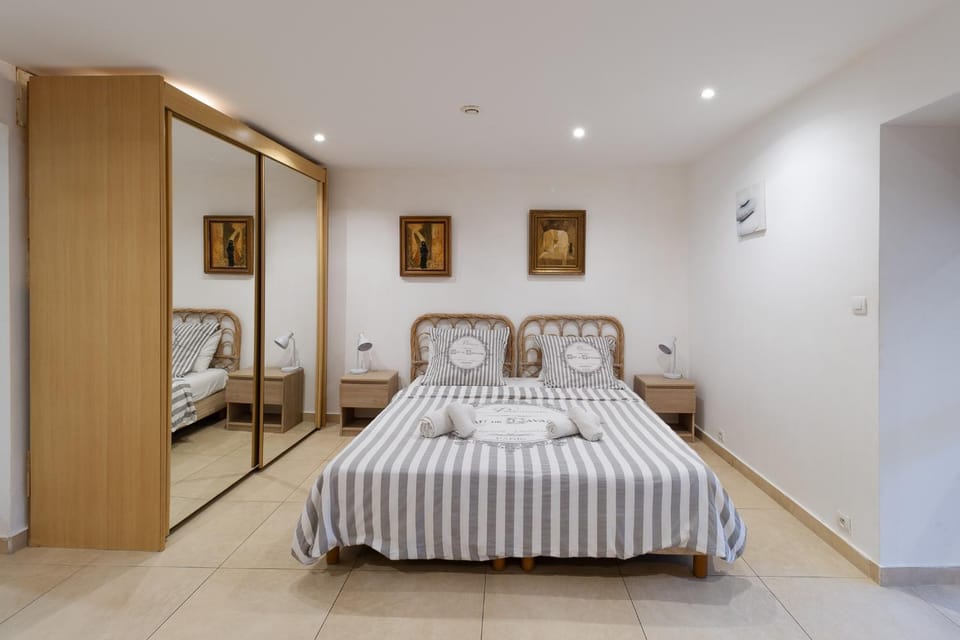 Bed, Photo of the whole room, Bedroom, towels, wardrobe