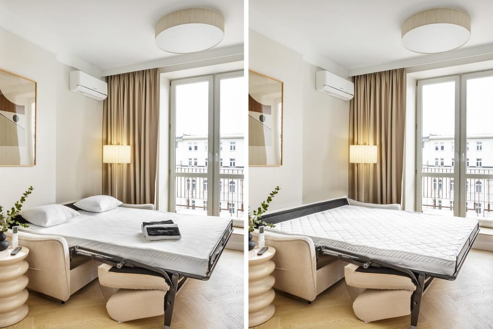 Bed, towels, air conditioner