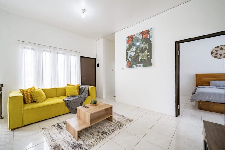 Game Room, Seating area