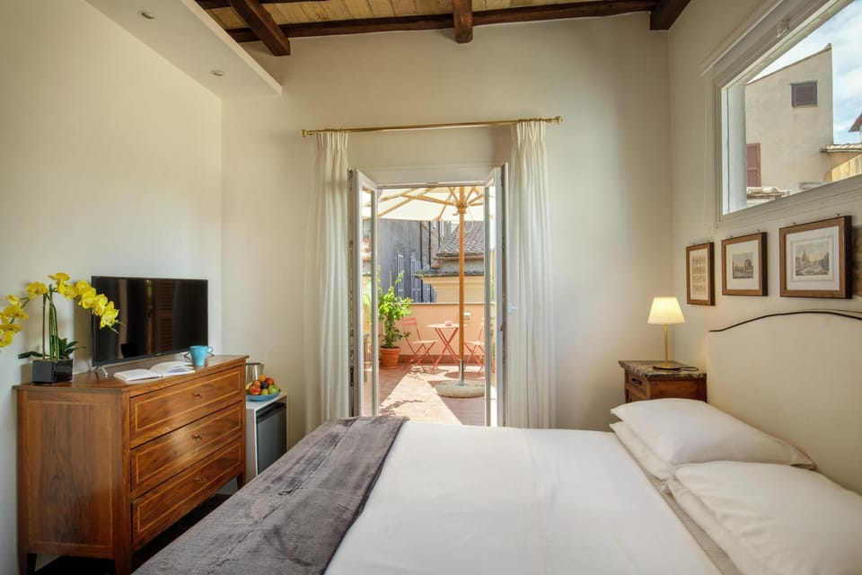 Bed, TV and multimedia, Coffee/tea facilities, Balcony/Terrace, Bedroom, City view, Breakfast, internet, minibar