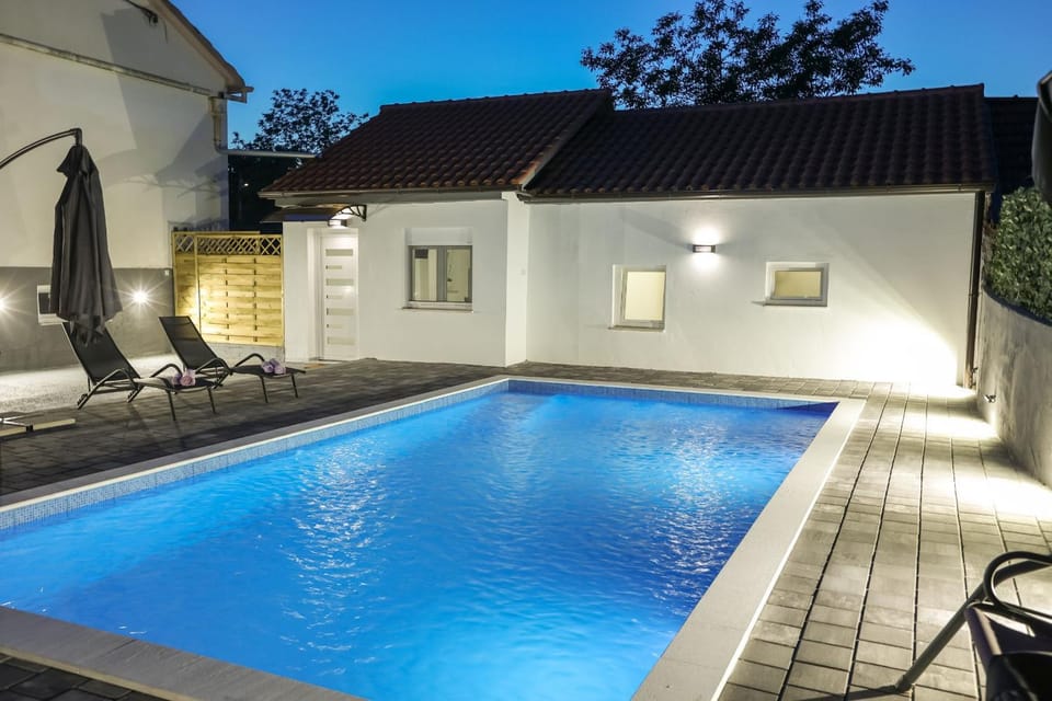 Property building, Swimming pool