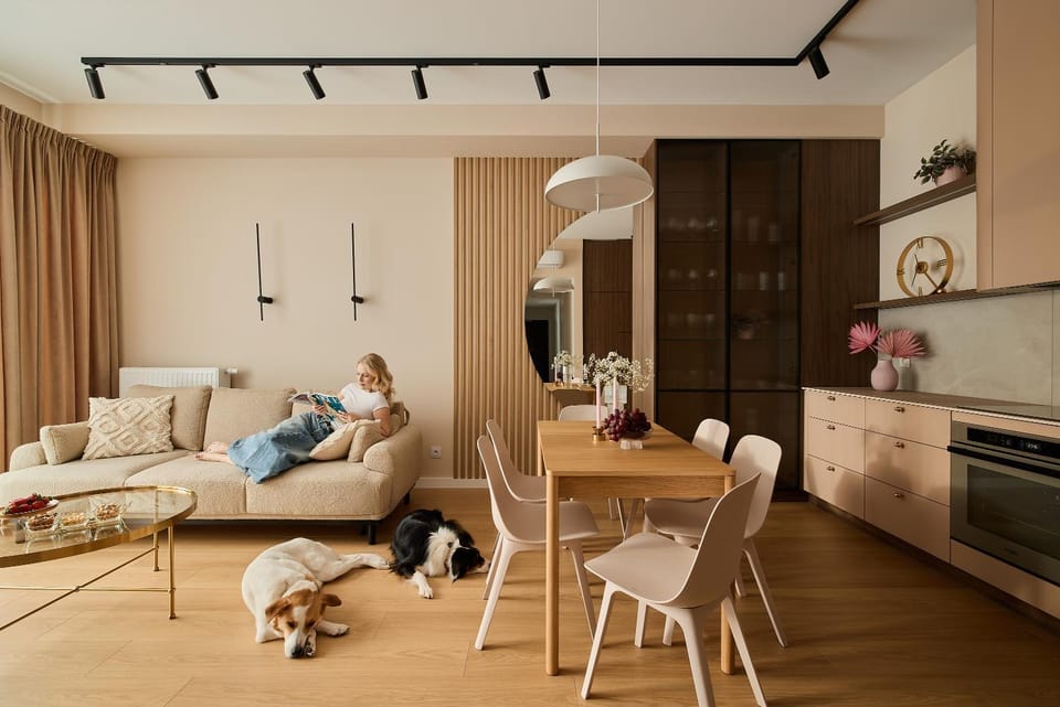 People, Living room, Seating area, Pets, group of guests