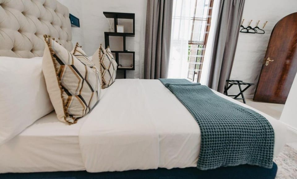 Dixon - Chic 1-Bed in Shared Guesthouse Apartment in Cape Town