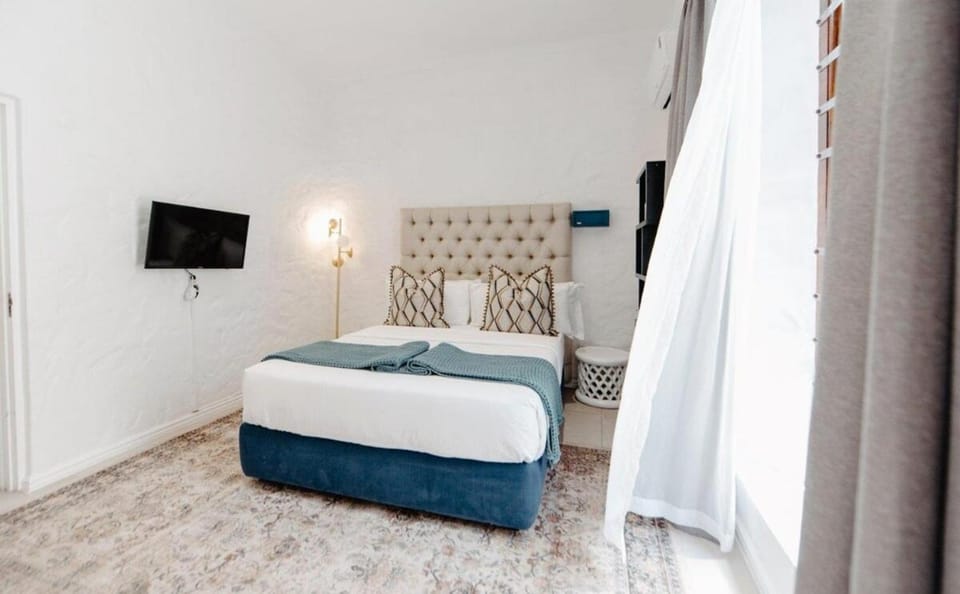 Dixon - Chic 1-Bed in Shared Guesthouse Apartment in Cape Town
