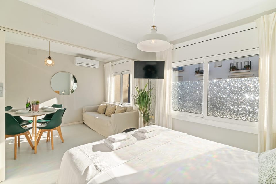 TV and multimedia, Dining area, Bedroom, air conditioner