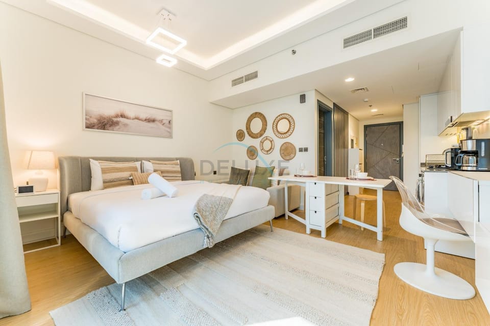 Bed, Dining area, Bedroom