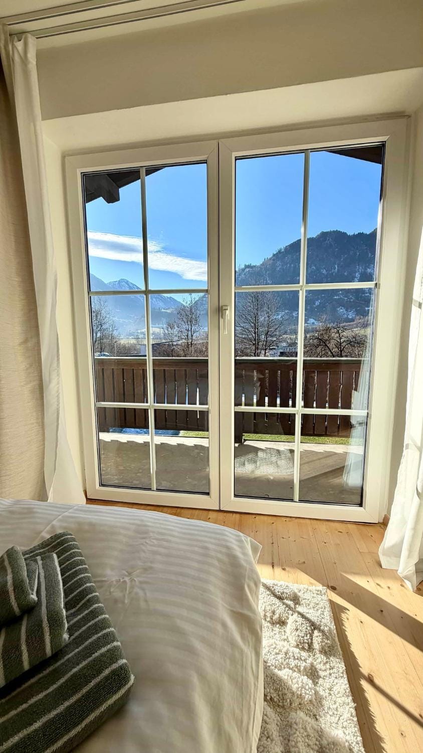 Bed, Natural landscape, View (from property/room), Balcony/Terrace, Bedroom, Mountain view