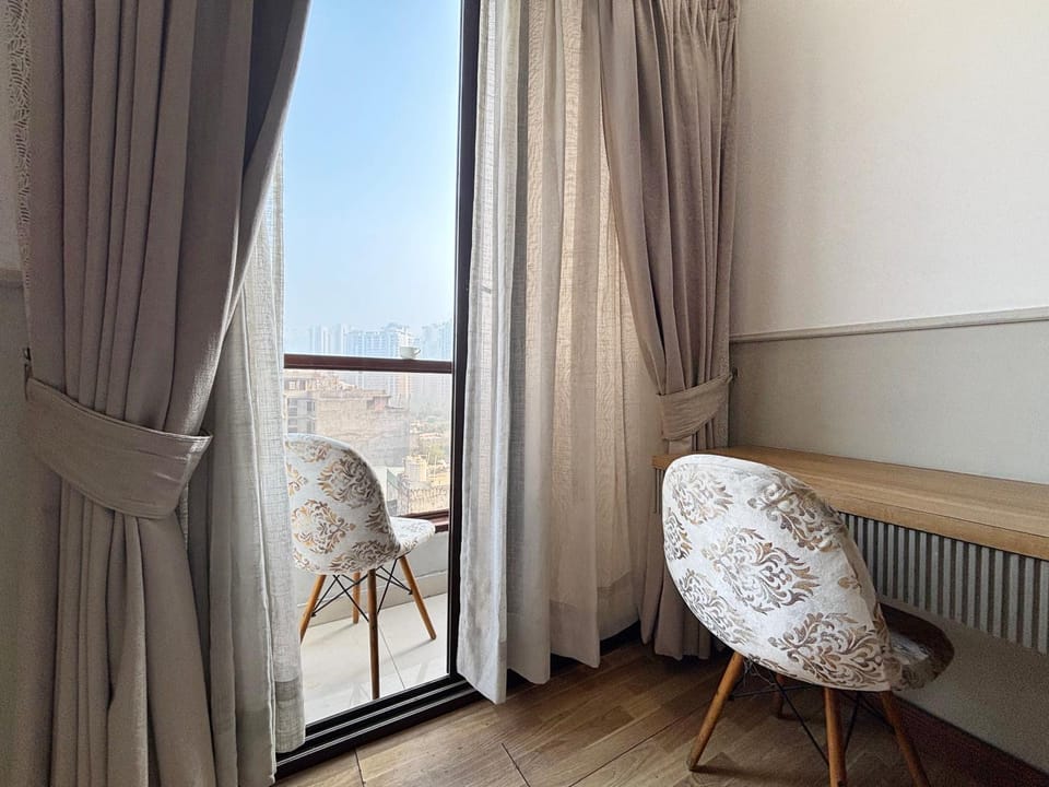 Bed, View (from property/room), Balcony/Terrace, Living room, Photo of the whole room, Seating area, Bedroom, internet