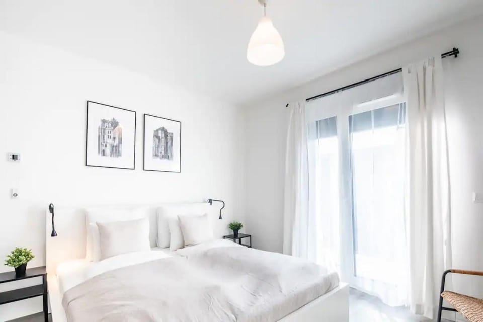 Bed, Living room