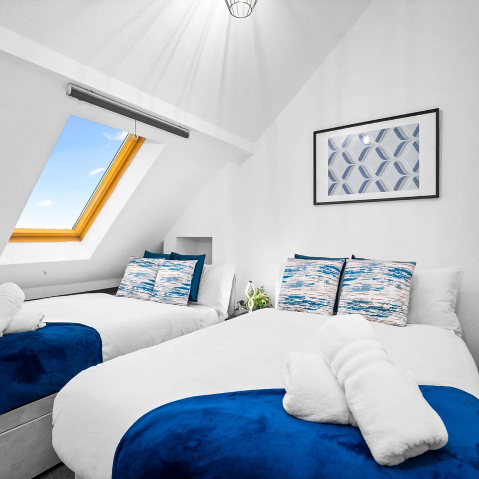 Bed, Decorative detail, Bedroom