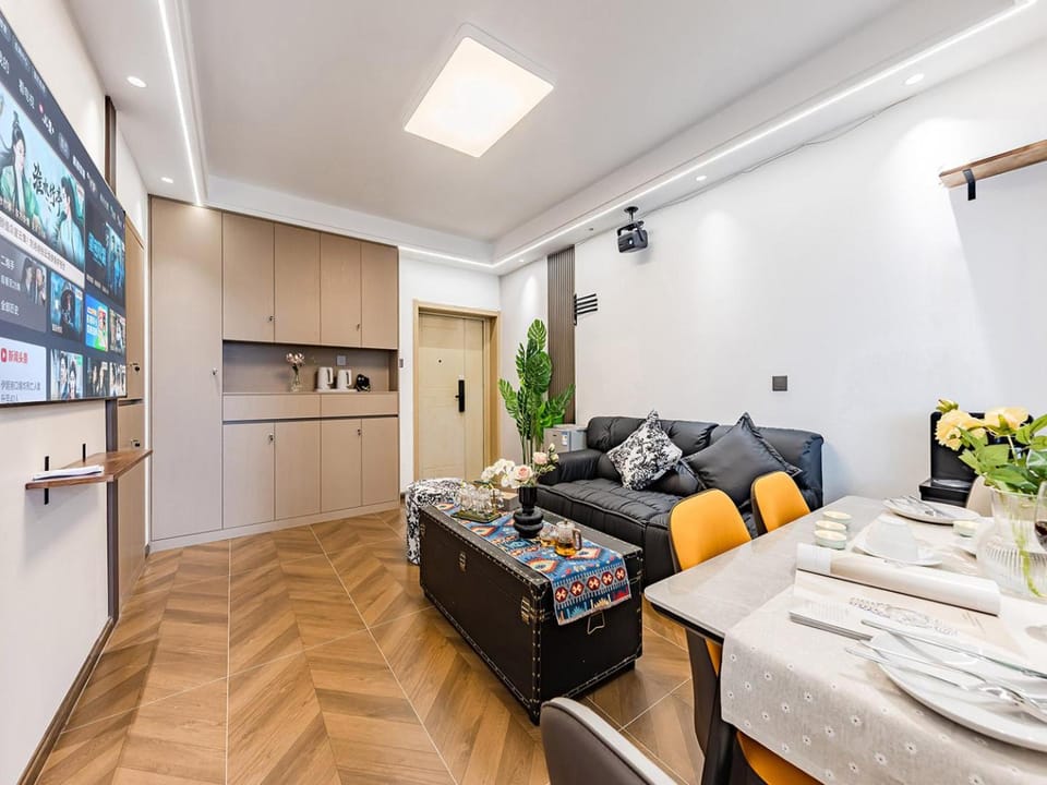 TV and multimedia, Living room, Seating area, Dining area