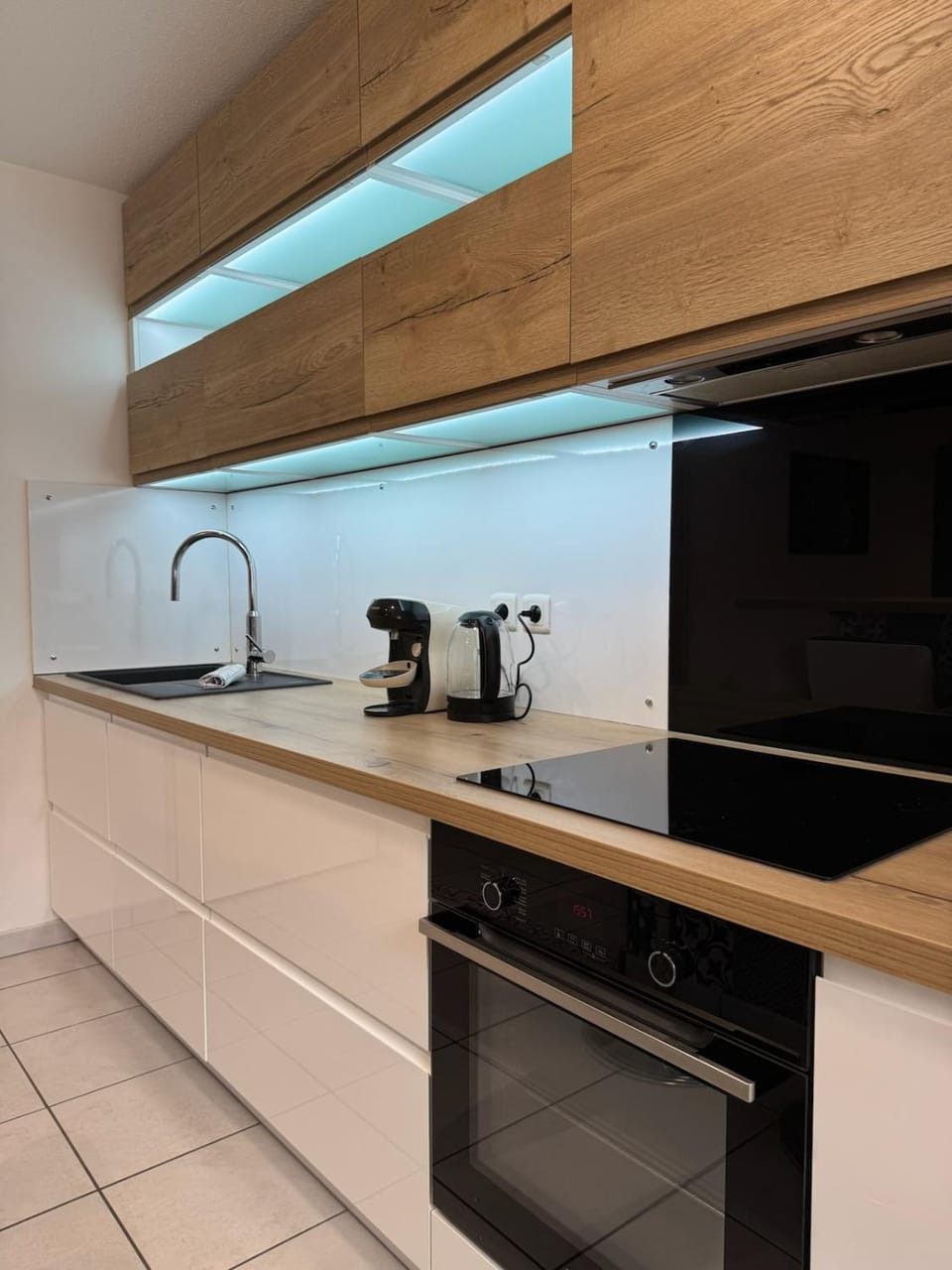 Coffee/tea facilities, stove, kitchen