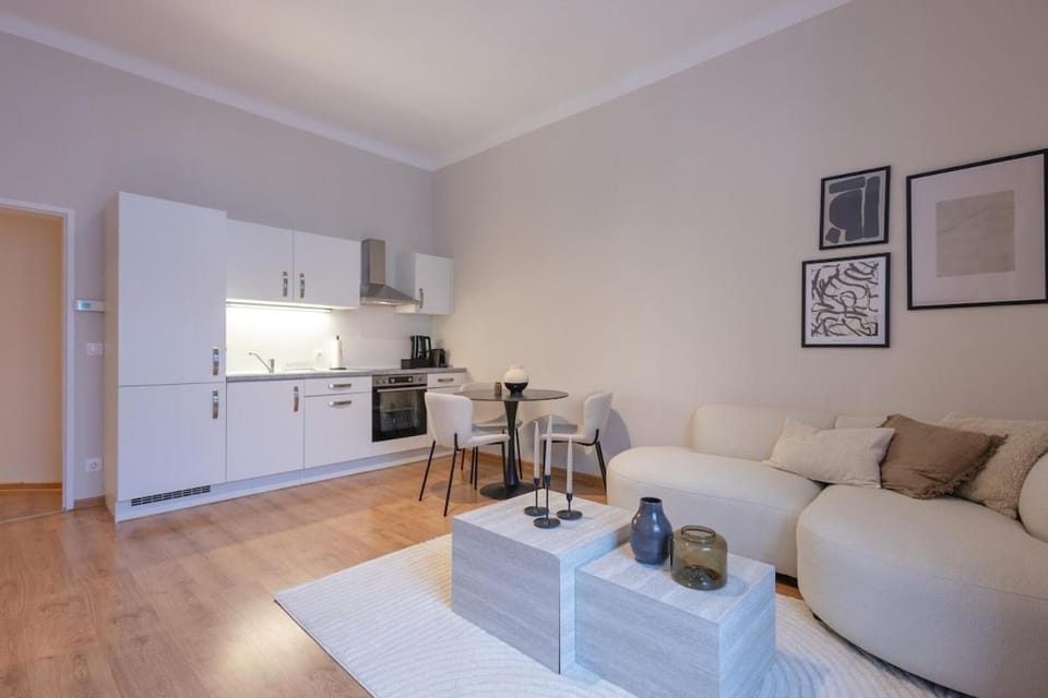 Kitchen or kitchenette, Living room, Dining area, oven