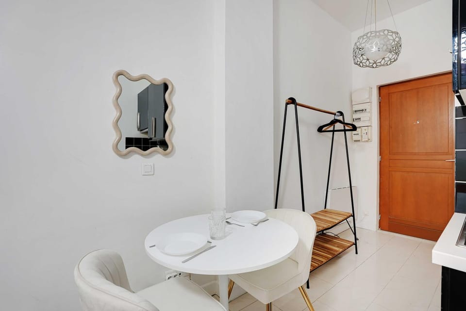 Facade/entrance, Dining area