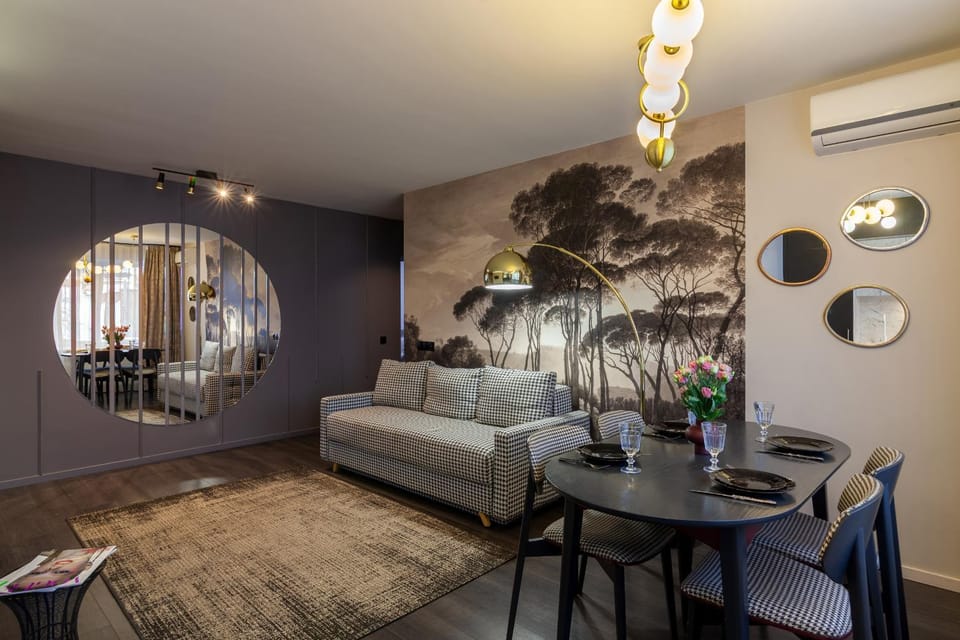 Royal apart on Svobody 6-8 Avenue Apartment in Lviv