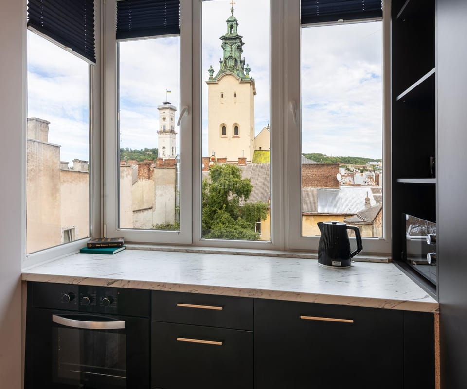 Royal apart on Svobody 6-8 Avenue Apartment in Lviv