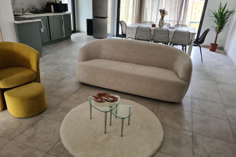 Bright house in Pezens for 8 people House in Occitanie
