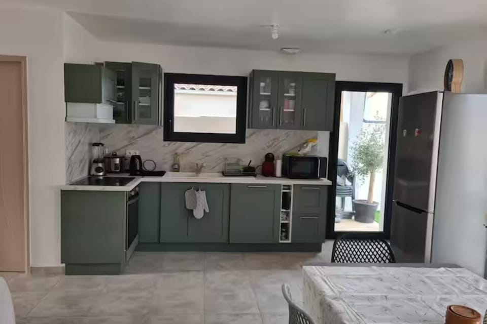 Bright house in Pezens for 8 people House in Occitanie