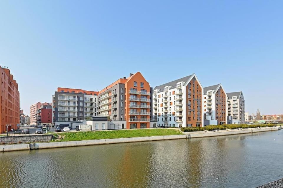 Property building, Day, Location