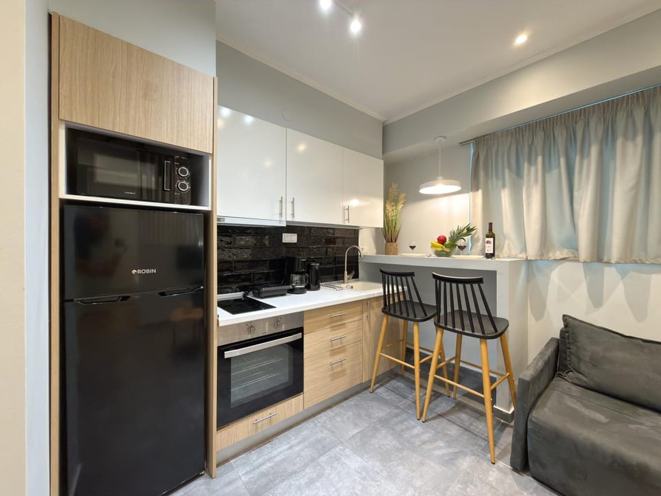 Kitchen or kitchenette, Seating area, Dining area