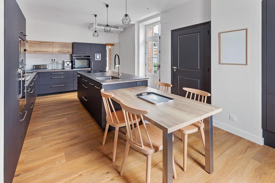 Kitchen or kitchenette, Dining area, oven, stove