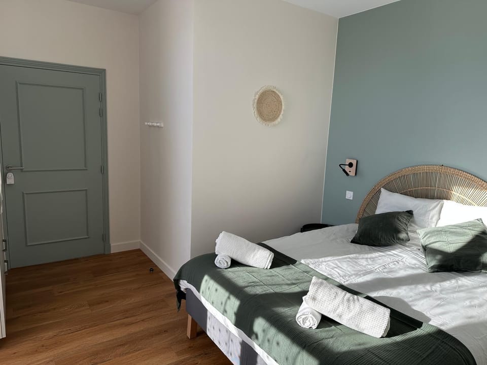 Bed, Photo of the whole room, Bedroom, towels, wardrobe