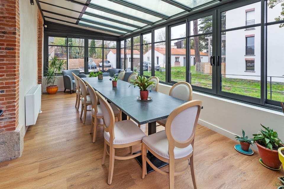 Seating area, Dining area