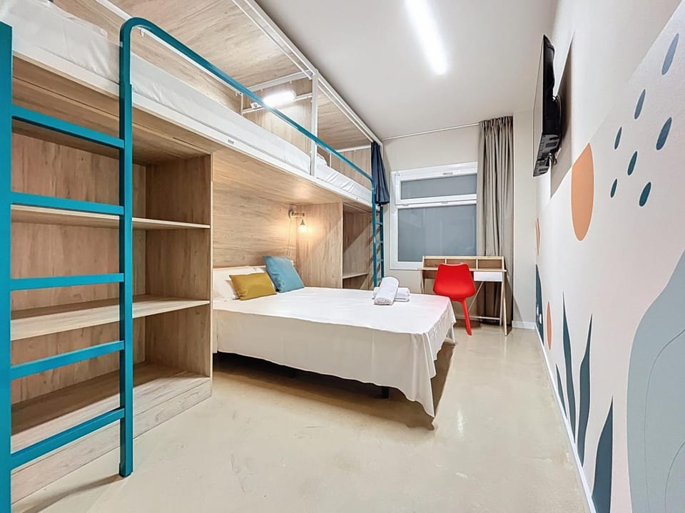 Bed, TV and multimedia, Bedroom, bunk bed, air conditioner