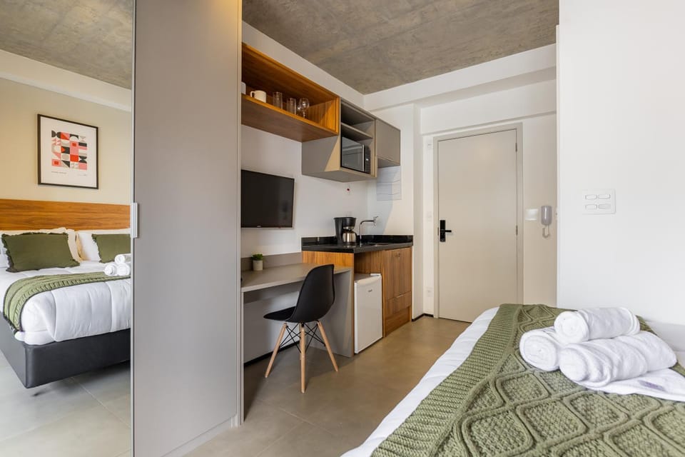 Coffee/tea facilities, Dining area, Bedroom, microwave, kitchen