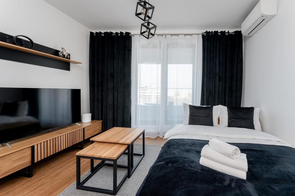 Communal lounge/ TV room, TV and multimedia, Photo of the whole room, Evening entertainment, Bedroom, air conditioner