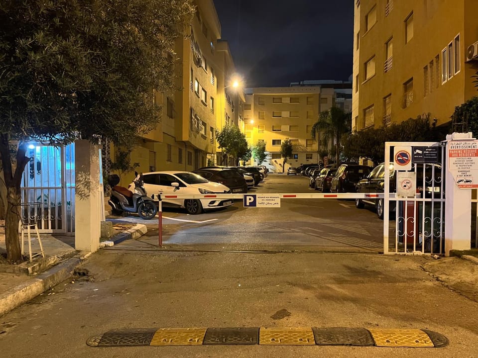 Neighbourhood, Parking