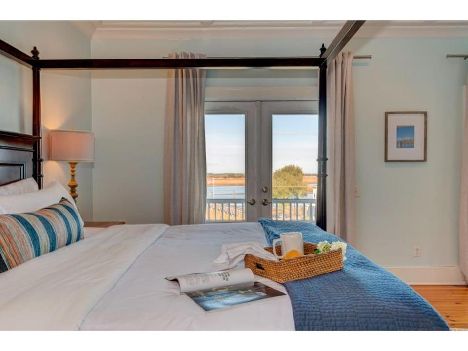 Dolphin View on Isle of Palms ~ PRIVATE POOL, ROOF TOP DECK, ELEVATOR, SPA House in Isle of Palms