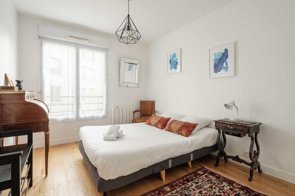 Bed, Photo of the whole room, Bedroom