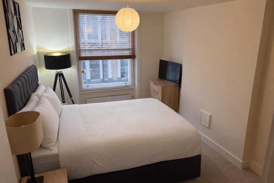 Earls Court Suites by Whelans Apartment in City of Westminster