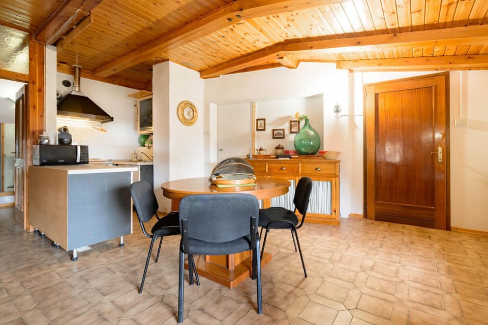 Property building, Kitchen or kitchenette, Living room
