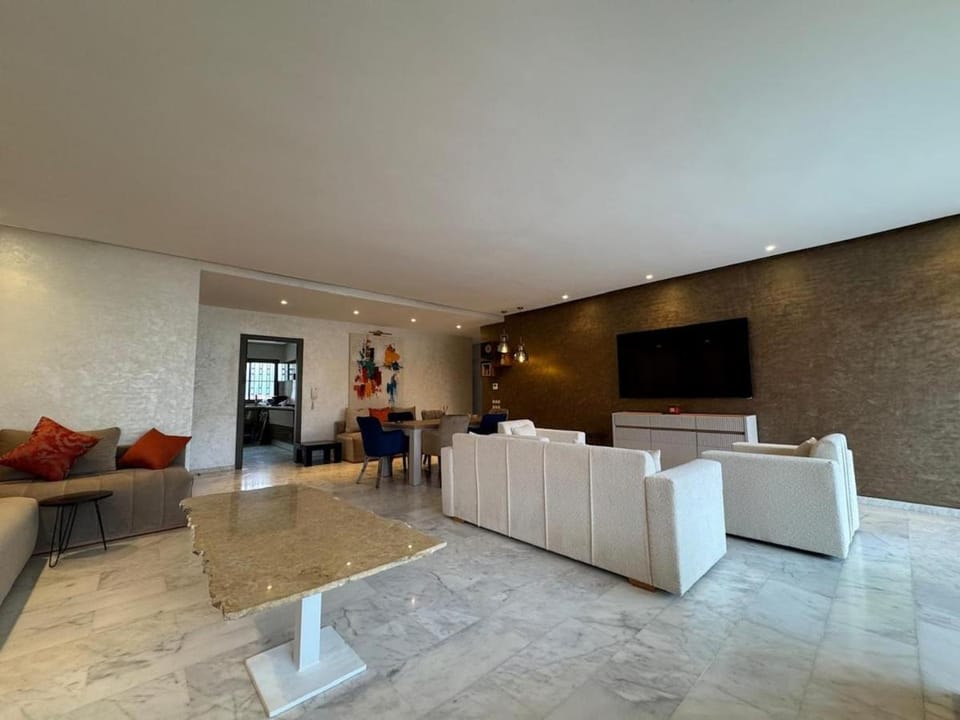 Communal lounge/ TV room, TV and multimedia, Living room, Seating area, Evening entertainment