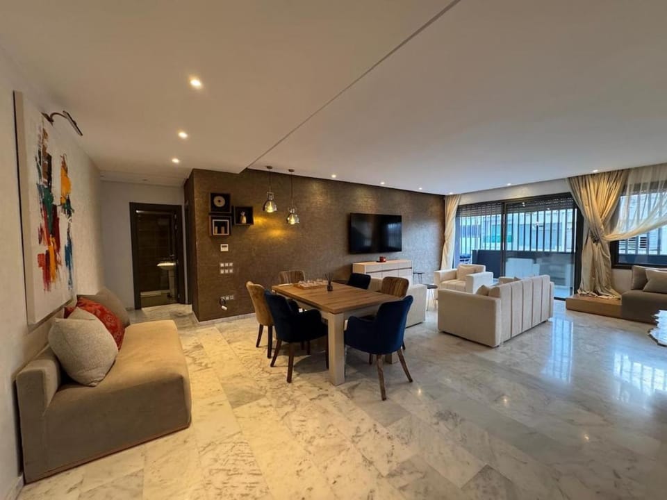Communal lounge/ TV room, TV and multimedia, Living room, Seating area, Dining area, Evening entertainment