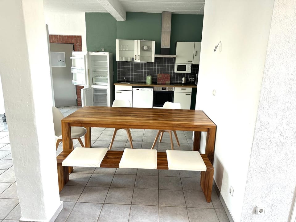 Kitchen or kitchenette, Dining area