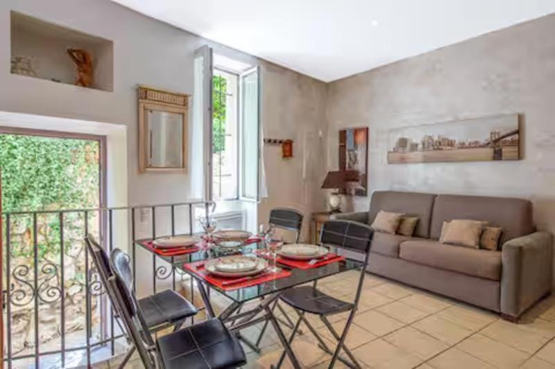 Living room, Meals