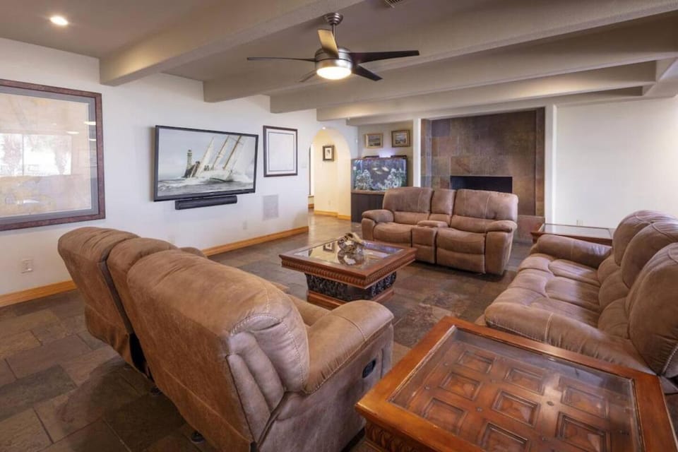 Living room, Seating area