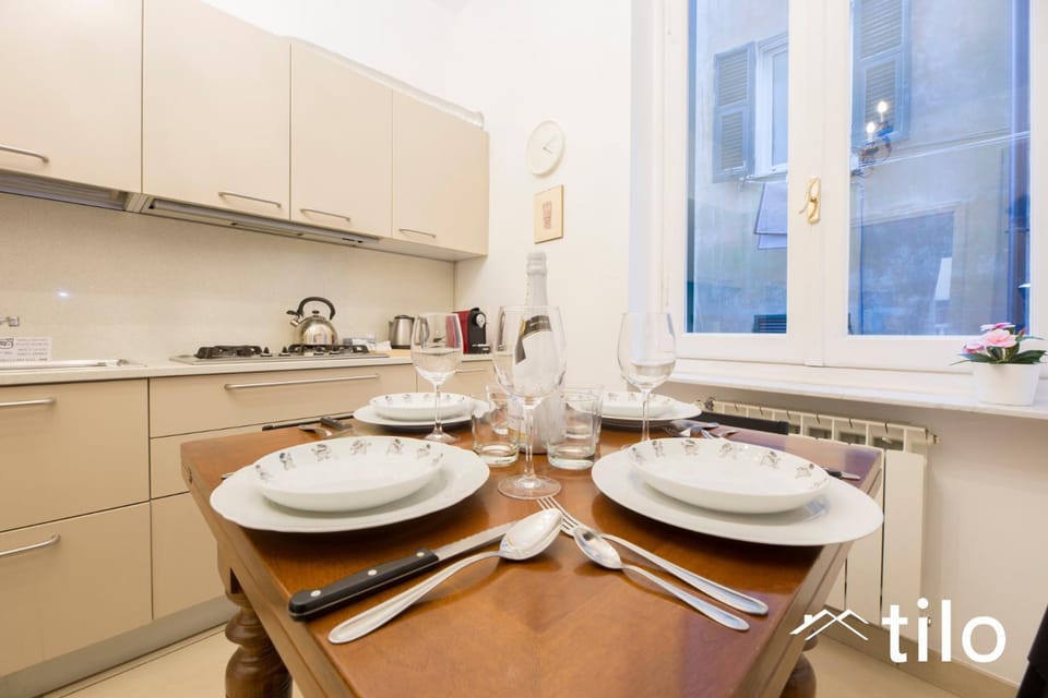 Kitchen or kitchenette, Dining area, stove