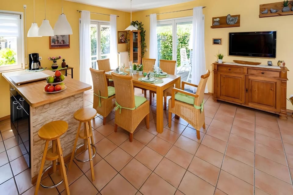 Property building, Kitchen or kitchenette, Living room