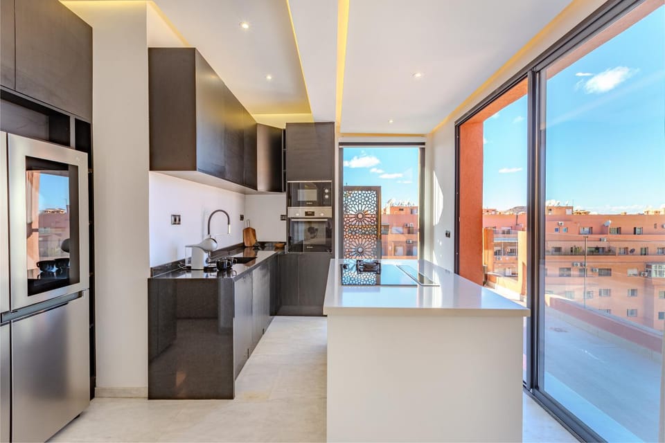 Kitchen or kitchenette, Dining area, oven, stove, toaster